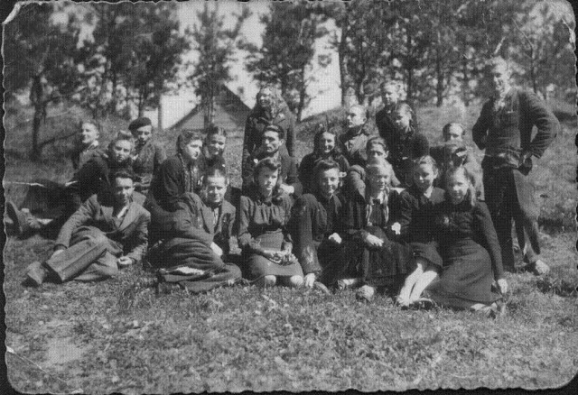 Kaišiadorių gimnazija, VI klasė, 1946 m. gegužė.